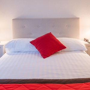 City Queen Room
